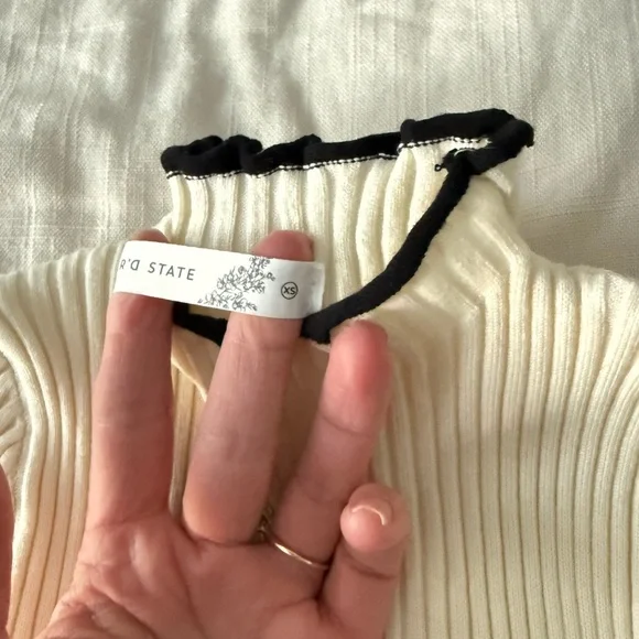 Altar’d State Ribbed Lettuce Edge Mock Neck Top Cream Black XS - Picture 3 of 3